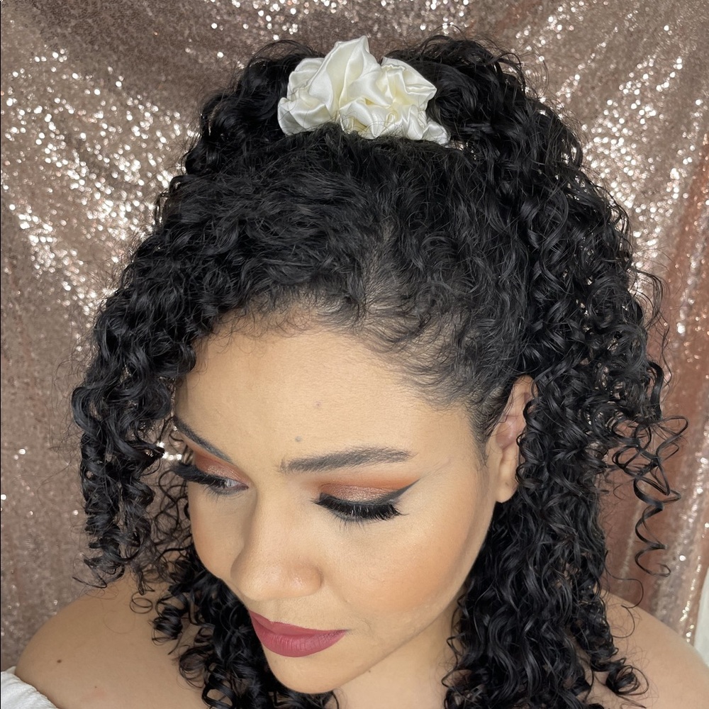 Cream mulberry silk scrunchie